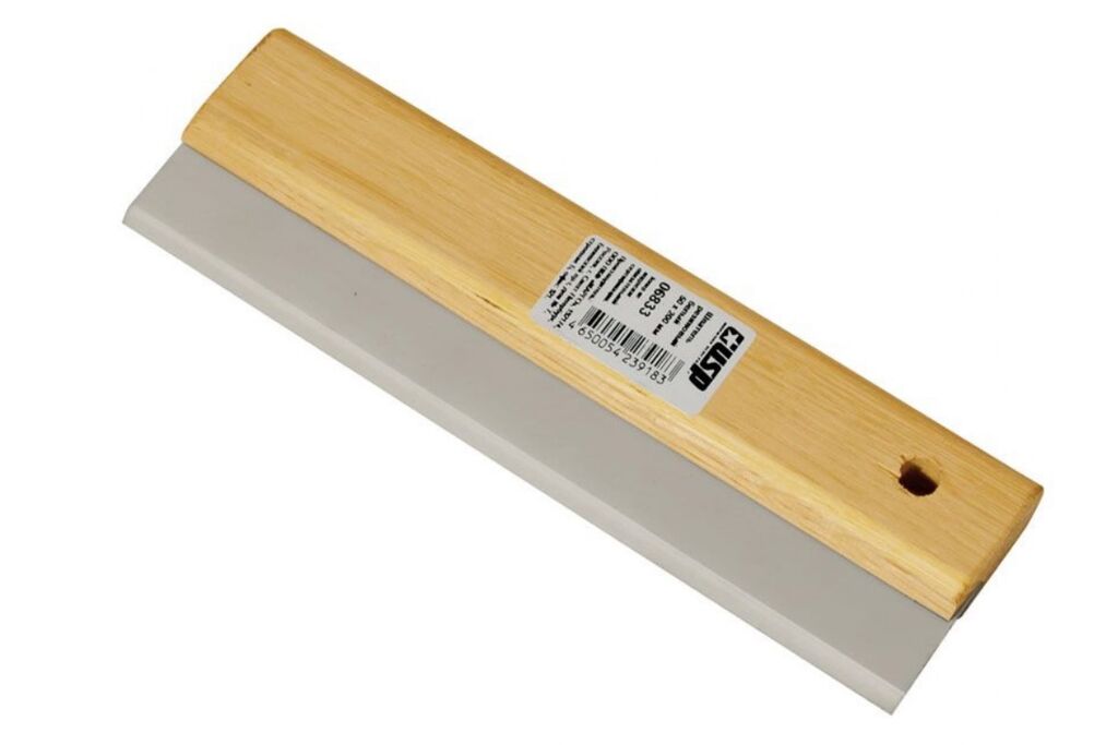 Шпатель резиновый белый с деревянной ручкой 200х50 мм